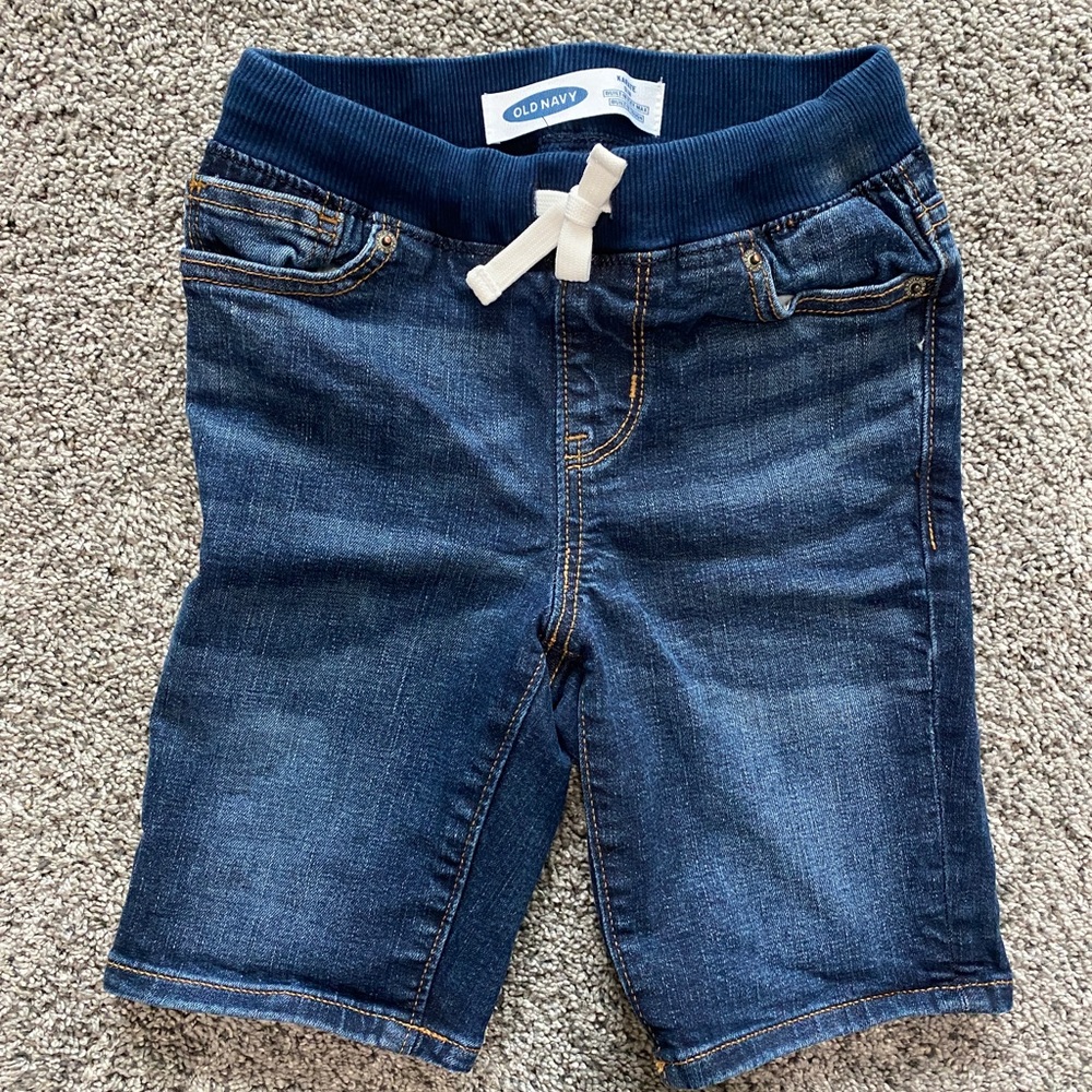 Boys Old Navy “Karate slim” denim shorts size s (6-7)